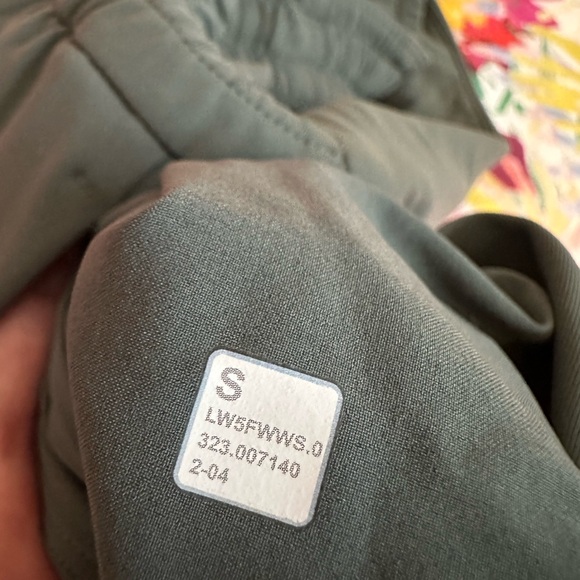 Lululemon Luxtreme Mid-Rise Straight-Leg Pant size S NEW WITH TAGS - Picture 3 of 9